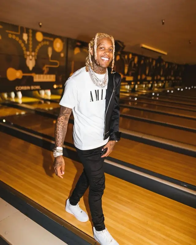 Lil Durk outfit in Amiri and Nike, 2021