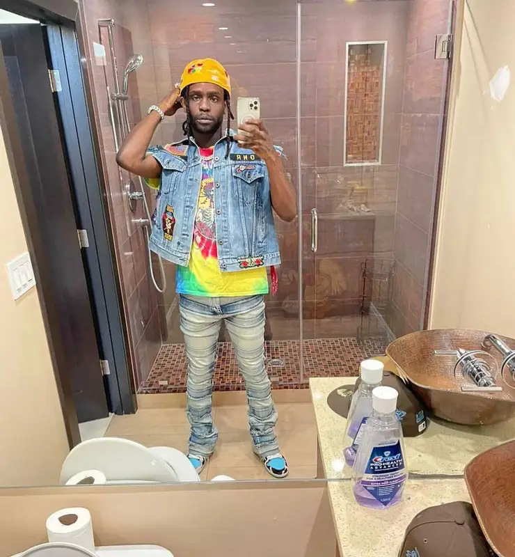 Chief Keef outfit in Grateful Dead, Valabasas, and Guns-N-Roses Merch, 2021