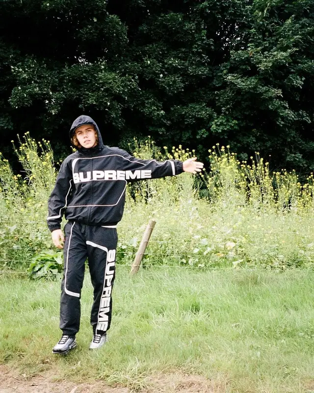 The Kid Laroi outfit in Supreme and Nike, 2021