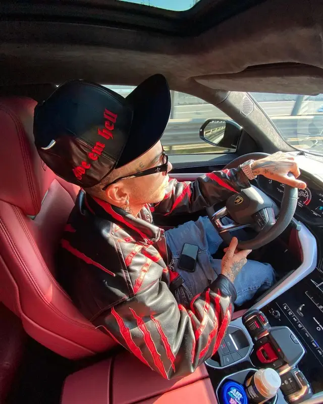 Sfera Ebbasta outfit in Formy Studio, 2020