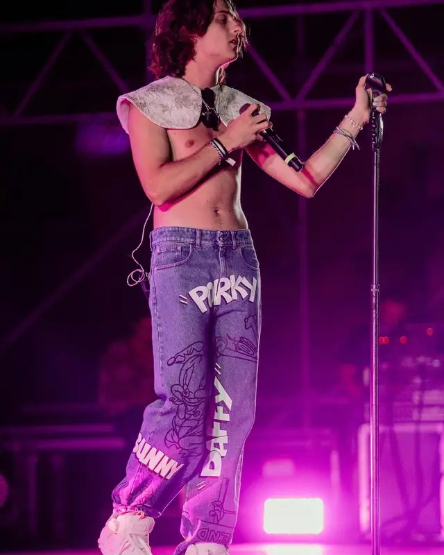 Sangiovanni outfit in GCDS and Looney Tunes, 2021