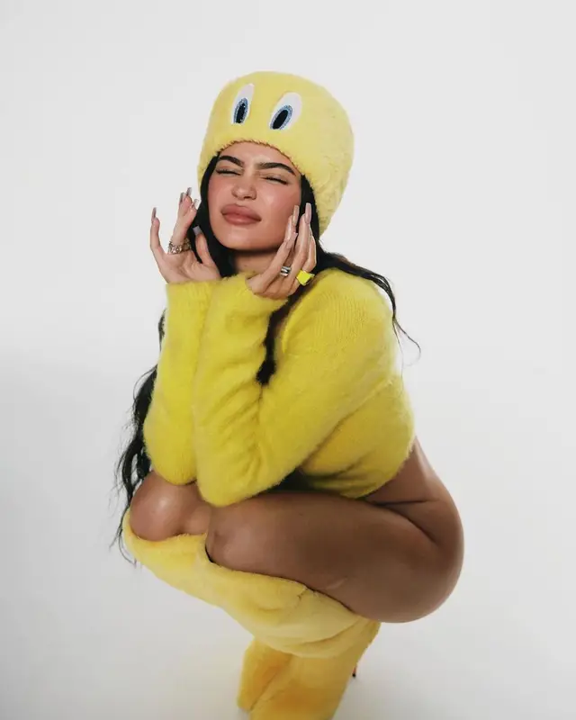 Kylie Jenner outfit in GCDS, 2021