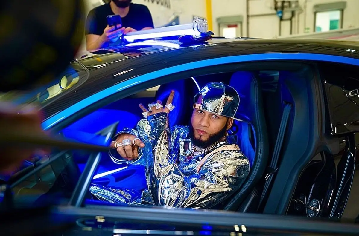 El Alfa El Jefe outfit in Louis Vuitton, 2021