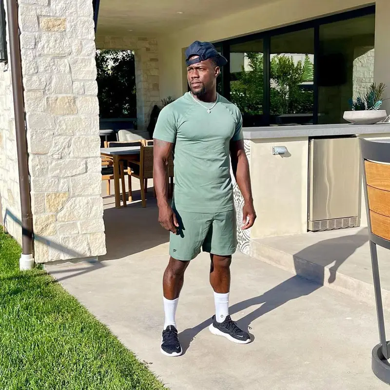 Kevin Hart outfit in Nike, Fabletics, and Stance, 2021