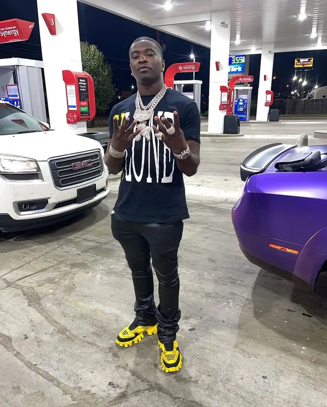 Bankroll Freddie outfit in Vlone, Valabasas, and Prada, 2021