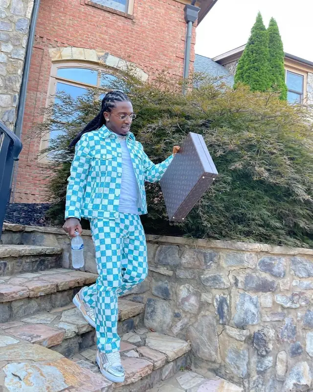 Jacquees outfit in Louis Vuitton and Cartier, 2021