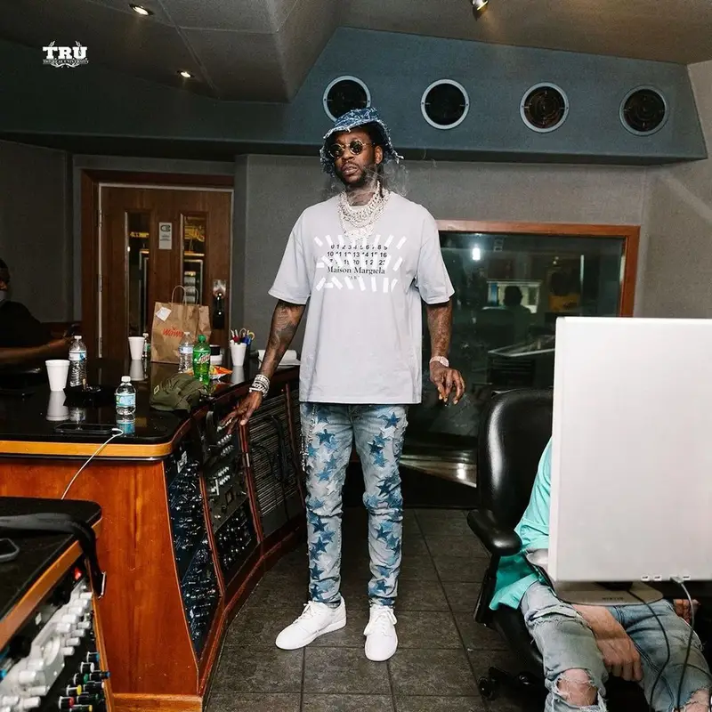 2 Chainz outfit in Maison Margiela, Amiri, and Louis Vuitton, 2021