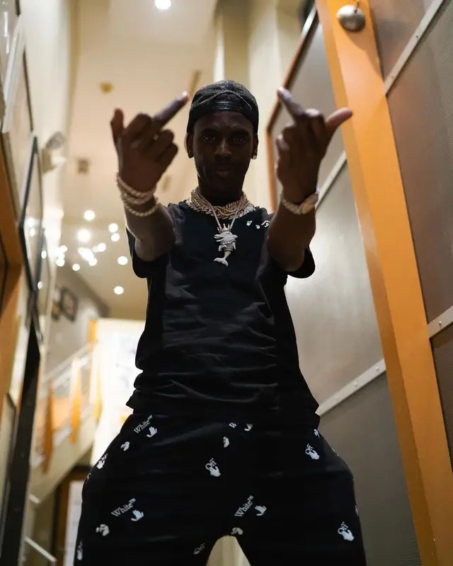 Young Dolph outfit in Nike, Off-White, and Katsu, 2021