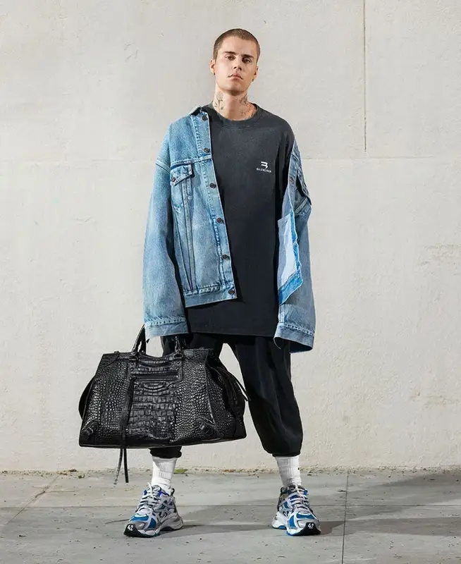 Justin Bieber outfit in Balenciaga, 2021