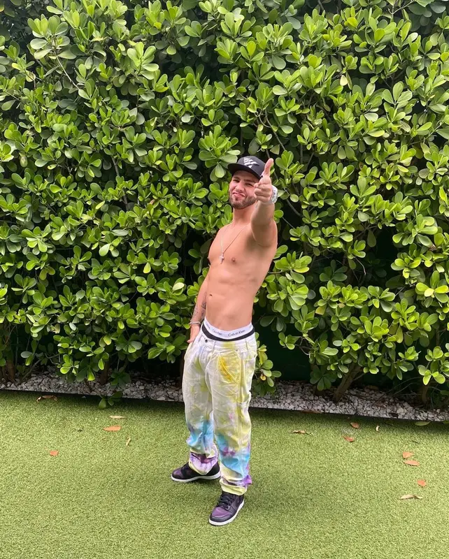 Manuel Turizo outfit in Nike, Paper Planes, and Calvin Klein, 2021