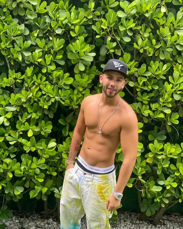 Manuel Turizo outfit in Nike, Paper Planes, and Calvin Klein, 2021