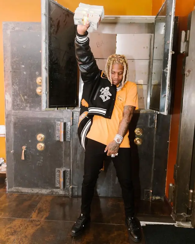 Lil Durk outfit in Off-White, Dior, and Amiri, 2021
