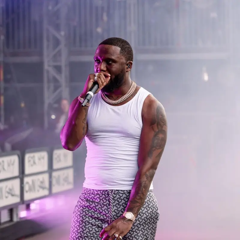 Headie One outfit in Burberry and Nike, 2021
