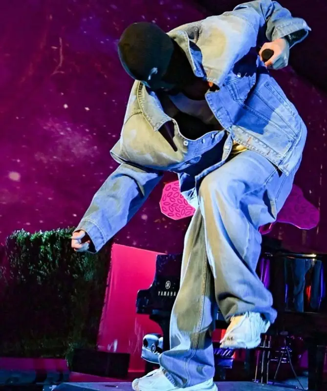 Justin Bieber outfit in Balenciaga, 2021
