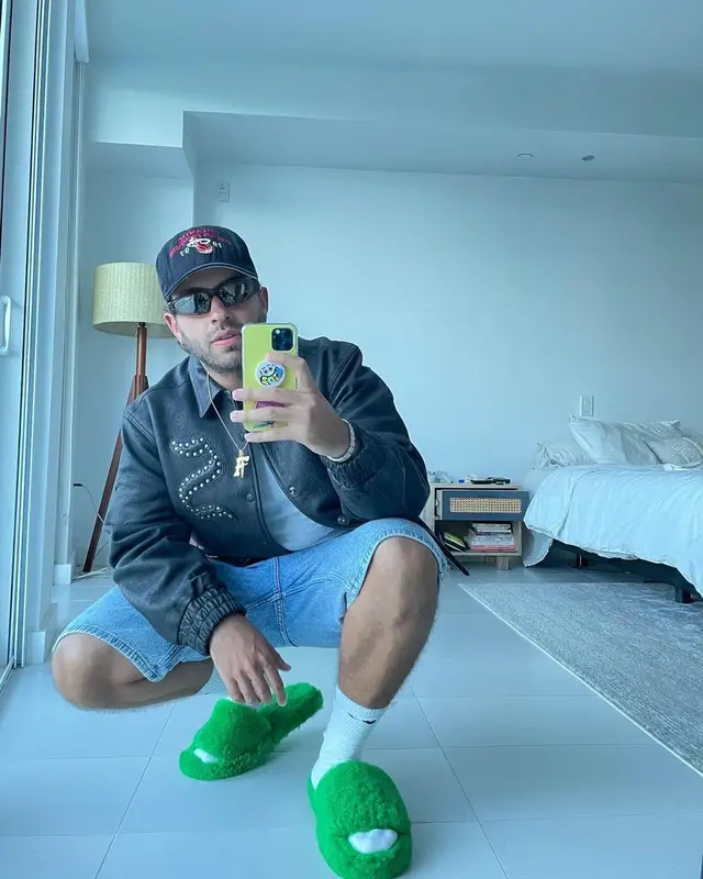 Feid outfit in Supreme, Nike, and Bottega Veneta, 2021