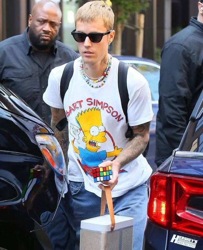 Justin Bieber outfit in Ian Charms, 2021
