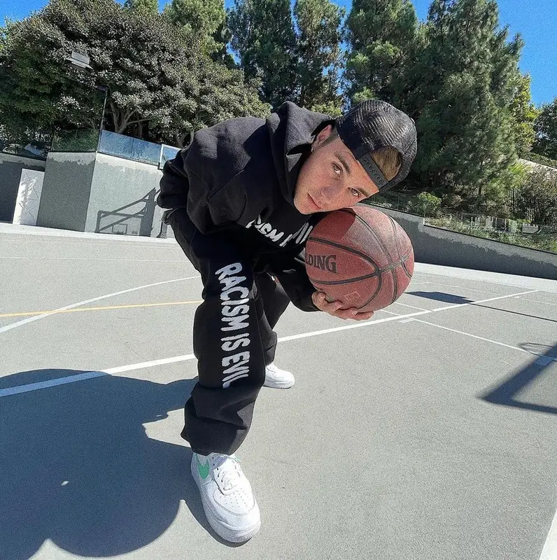 Justin Bieber outfit in Nike and Simple Gospel, 2021