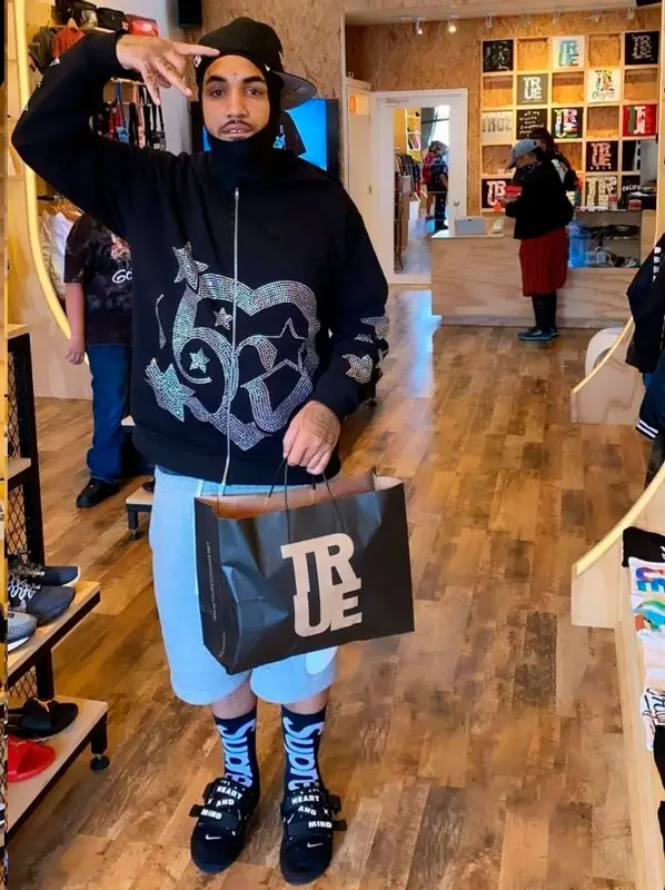 Fenix Flexin outfit in Royal Surge, Nike, and Supreme, 2021
