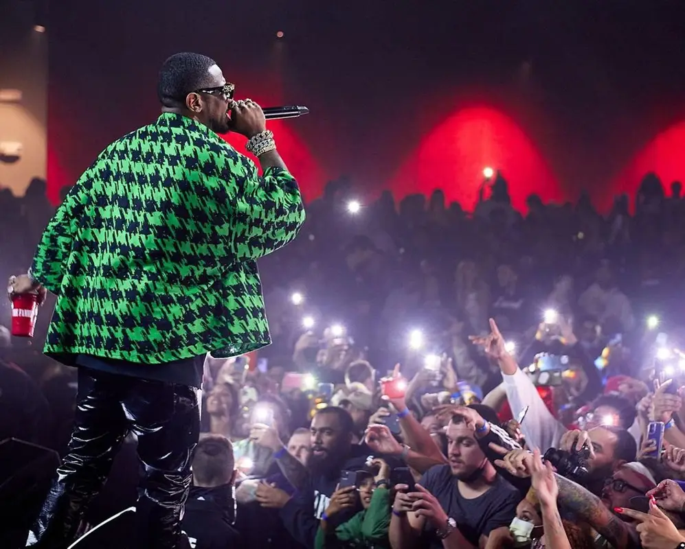 Fabolous outfit in Mitchell & Ness, Rick Owens, and Louis Vuitton, 2021