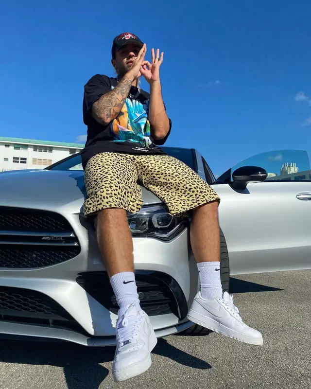 Feid outfit in Karol G Merch, Supreme, and Nike, 2021