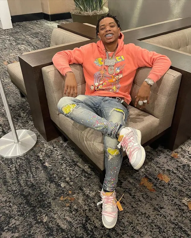 Lil Migo outfit in Tulones, Nike, and Gucci, 2021