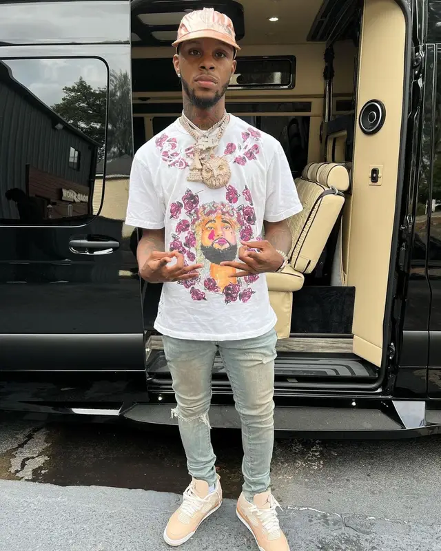 Toosii outfit in Vlone, Supreme, and The North Face, 2021