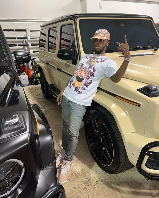 Toosii outfit in Vlone, Supreme, and The North Face, 2021