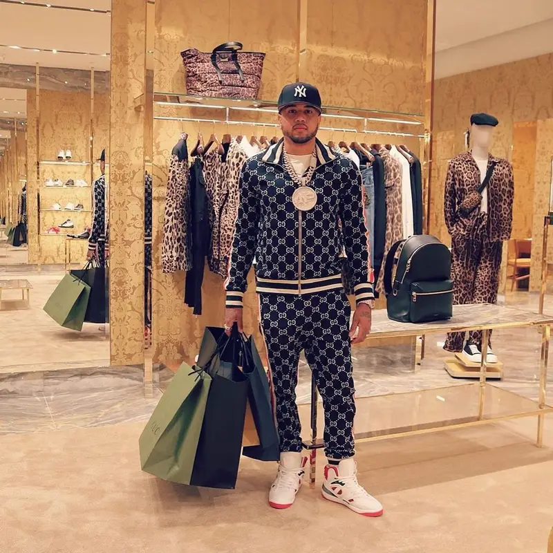 Mazi Vs outfit in Gucci and New Era, 2021