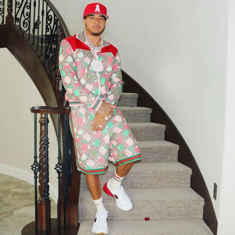 Mazi Vs outfit in Gucci and New Era, 2021