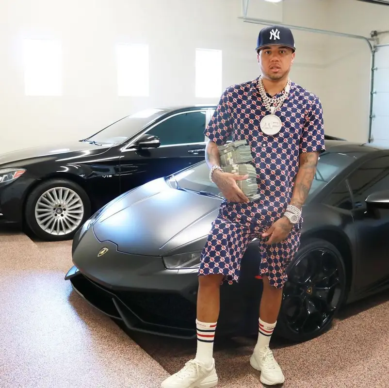 Mazi Vs outfit in Gucci and New Era, 2021
