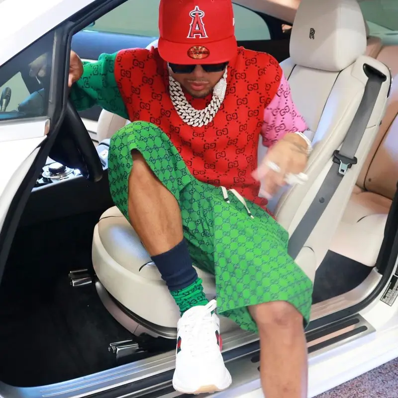 Mazi Vs outfit in Gucci and New Era, 2021