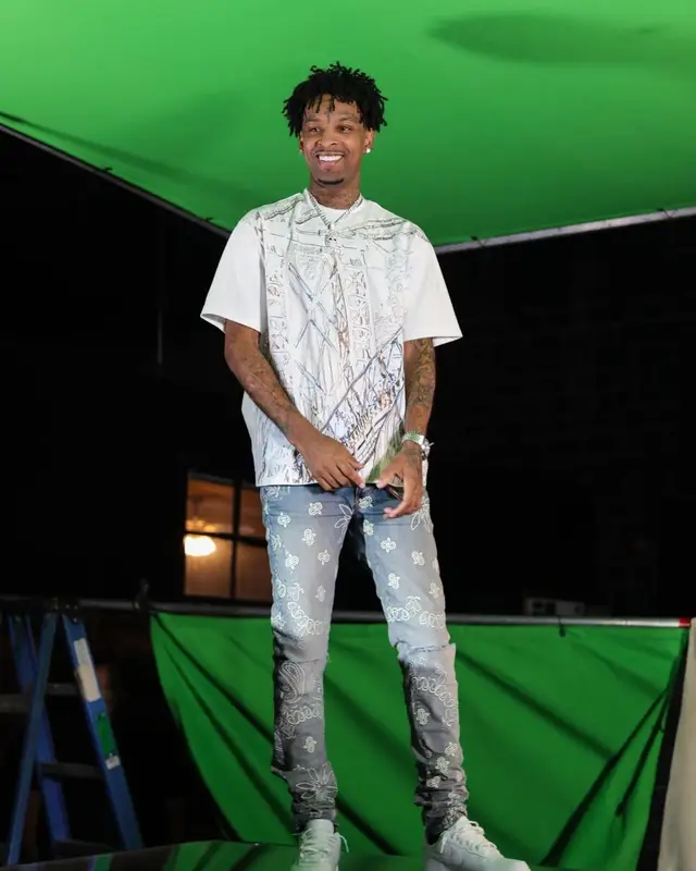 21 Savage outfit in Supreme, Amiri, and Nike, 2021