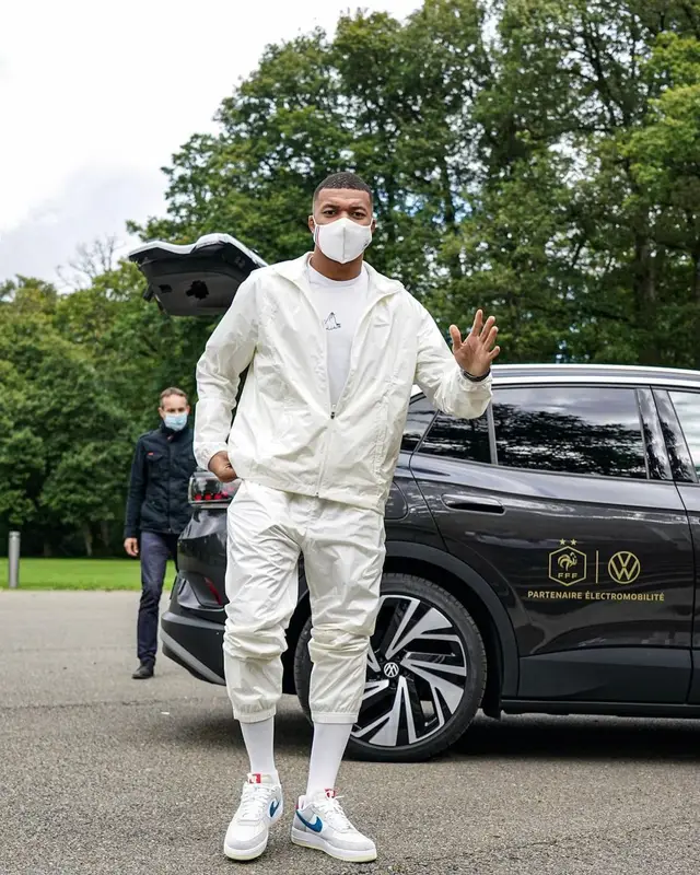 Kylian Mbappe outfit in Nike, FFF, and Drake Merch, 2021