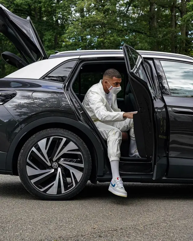 Kylian Mbappe outfit in Nike, FFF, and Drake Merch, 2021