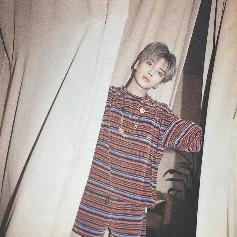 Taehyung outfit in Martine Rose and Loewe, 2021