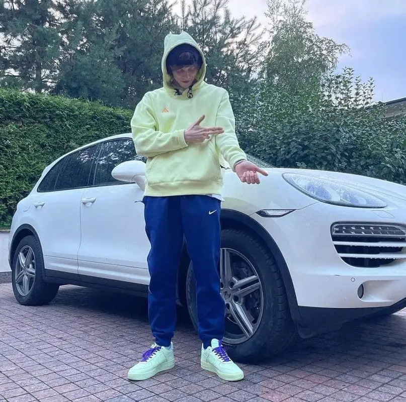OG Buda outfit in Nike and Drake Merch, 2021