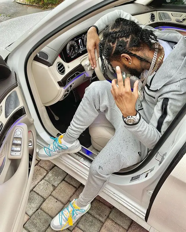 Ron Suno outfit in Nike, Off-White, and Chrome Hearts, 2021