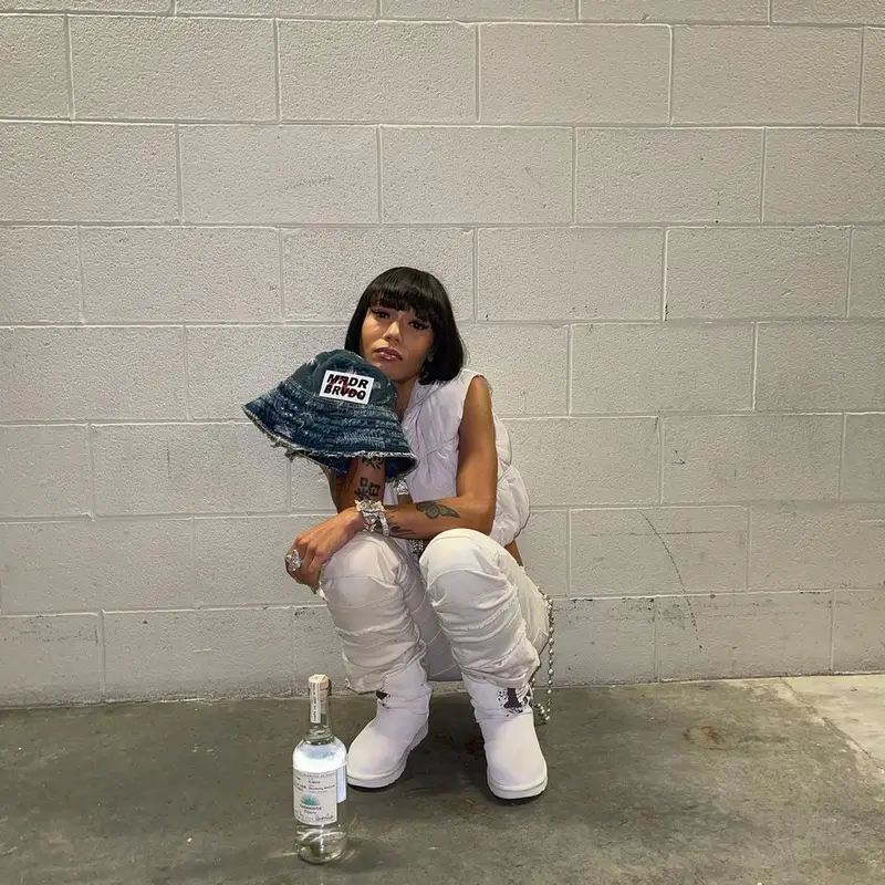 Coi Leray outfit in Valabasas, Evisu, and Who Decides War, 2021
