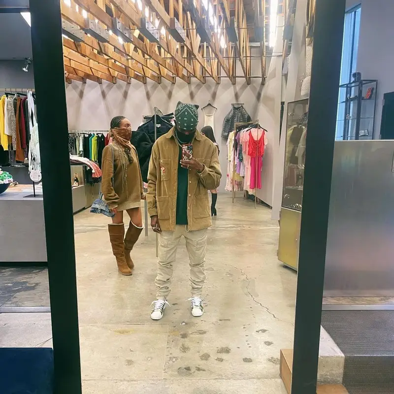 6lack outfit in Gucci, Carhartt, and Bape, 2021
