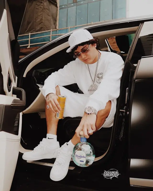 OhGeesy outfit in Cartier, New Era, and Nike, 2021