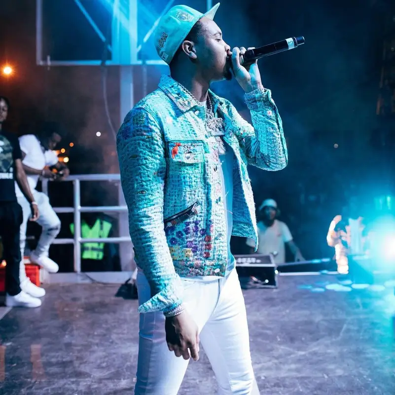 G Herbo outfit in Amiri, Nike, and New Era, 2021