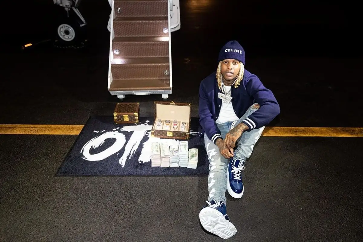 Lil Durk outfit in Dior, Louis Vuitton, and Celine, 2021