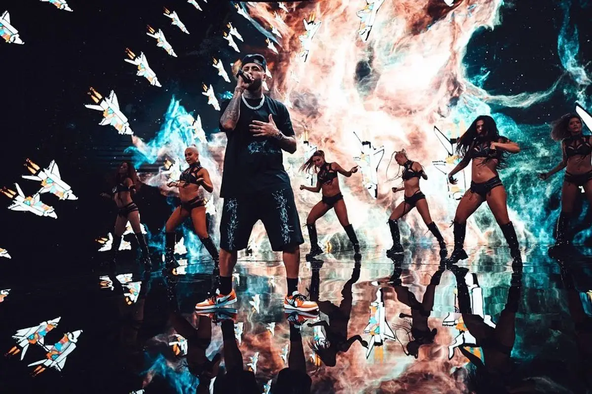 Nicky Jam outfit in Givenchy and Nike, 2021
