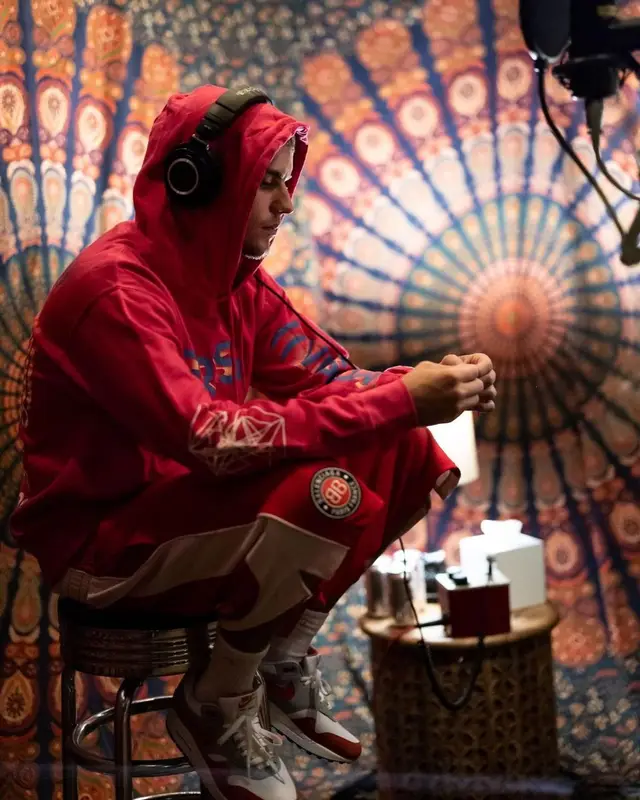 Justin Bieber outfit in Jaden Smith Merch, Balenciaga, and Nike, 2021