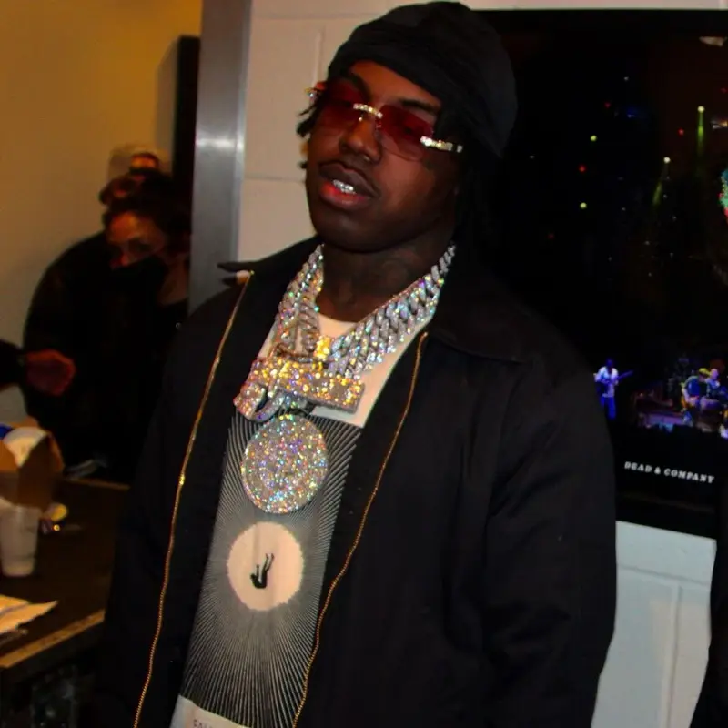EST Gee outfit in Dickies, Nike, and Cartier, 2021
