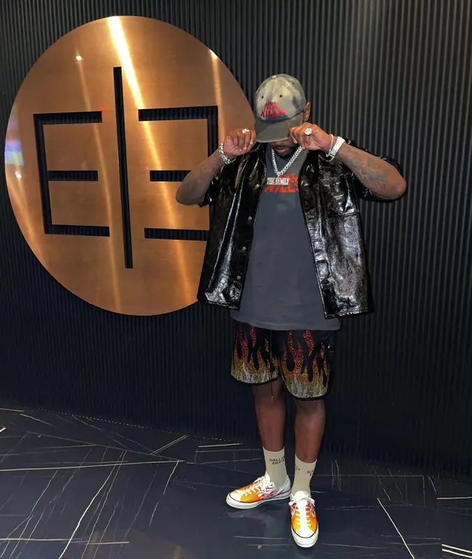 Fabolous outfit in Godfrey, Converse, and Gallery Dept., 2021