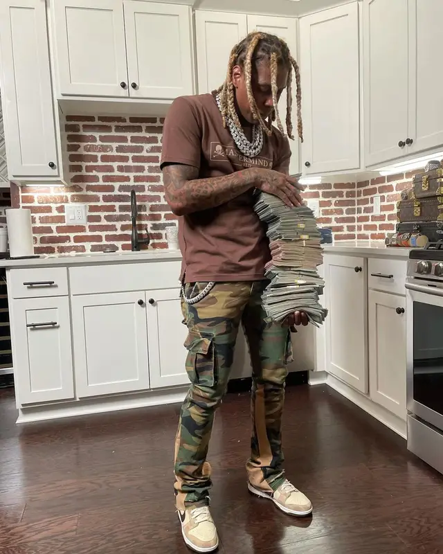 Lil Durk outfit in Burberry, Mastermind, and Valabasas, 2021