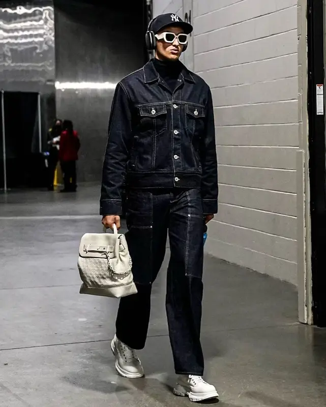 Kyle Kuzma outfit in Gucci, New Era, and Apple, 2021