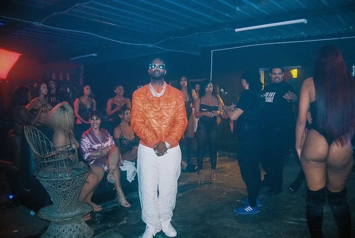 Juicy J outfit in Louis Vuitton and Nike, 2021