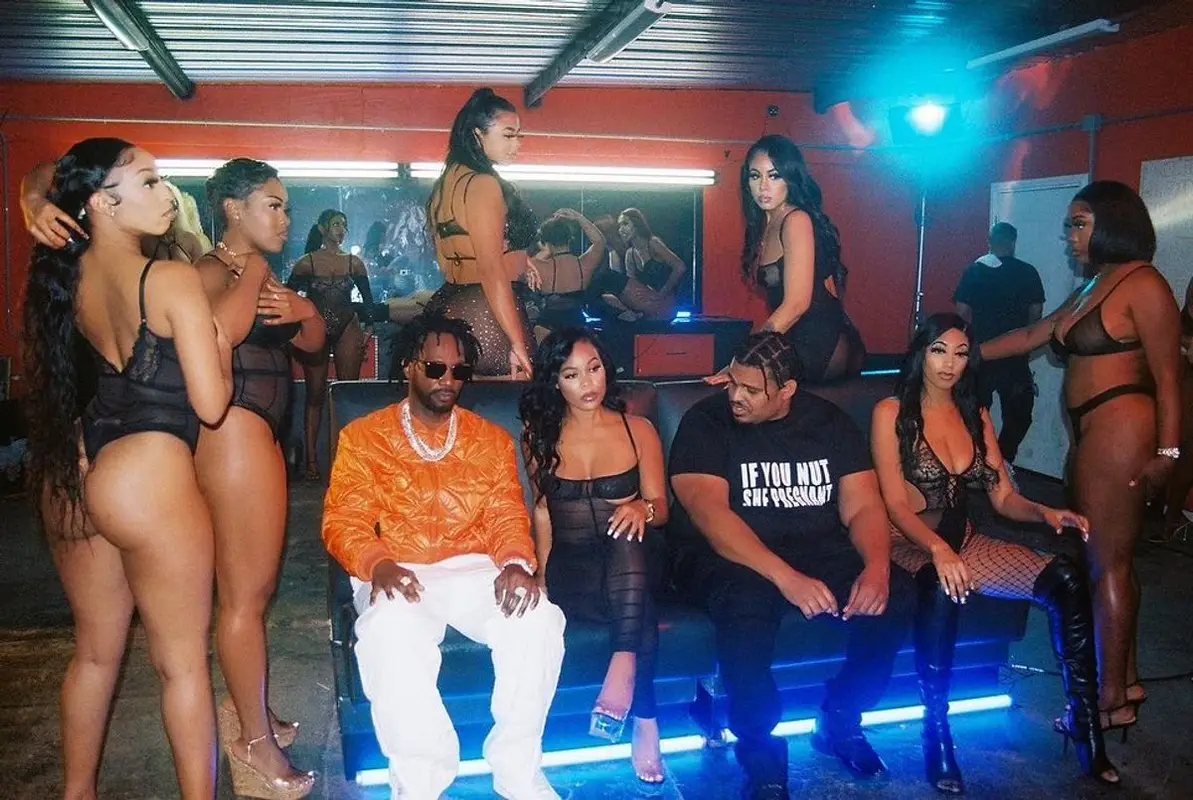Juicy J outfit in Louis Vuitton and Nike, 2021